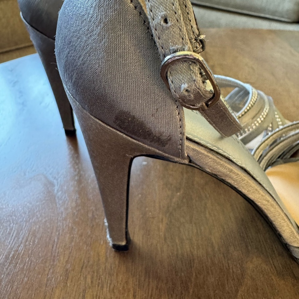 Adrianna Papell Women’s Rhinestone Heels grey/silver color size 6 - Picture 5 of 6